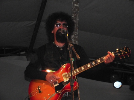 Ely Pinto fechou a festa da 7ª edição "Amigos da Floresta" (Foto: Iguaí Mix)