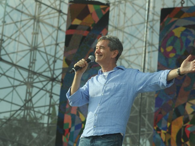 O anfitrião do evento, Serginho Groisman, abre o Festival Promessas. (Foto: Flavio Moraes/G1)