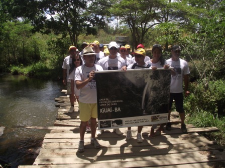 Caminhada para o balneário de Iguaí