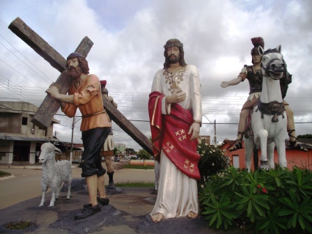 5ª Estação - Simão Cirineu ajuda Jesus carregar a cruz