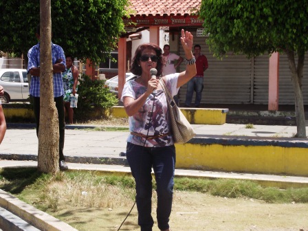 Funcionária pública reivindica os seus direitos(Foto: Iguaí Mix)