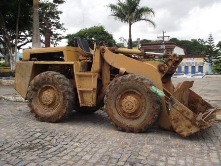 Trator da Prefeitura de Iguaí que levava funcionário(Foto: Iguaí Mix)