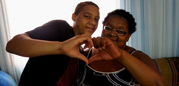 Ana Caroline teve alta e espera abandonar o crack para cuidar da saúde da mãe (Foto: Glauco Araújo/G1)