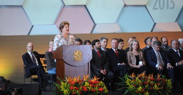 Dilma Roussef discursa em encontro com prefeitos(Foto: Fábio Rodrigues Pozzebom/ABr)