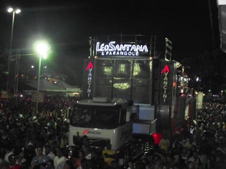 Muita agitação na madrugada do carnaval de Porto Seguro(Foto: Iguaí Mix)