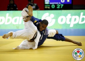 Diego Santos (uniforme azul) (Foto: Divulgação)