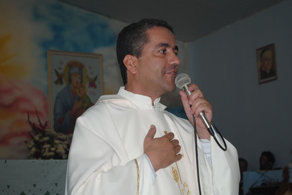 Pe. Estevam Santos (Foto: Portal Paróquia das Candeias)
