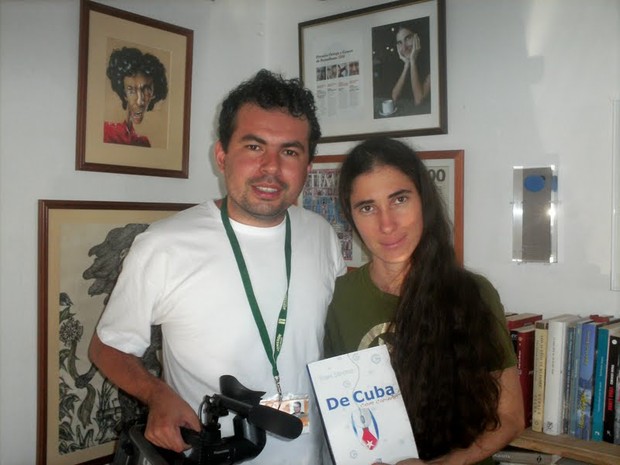 Dado e Yoani Sanchez durante gravação do documentário em Cuba (Foto: Reinaldo Escobar/Aquivo Pessoal)