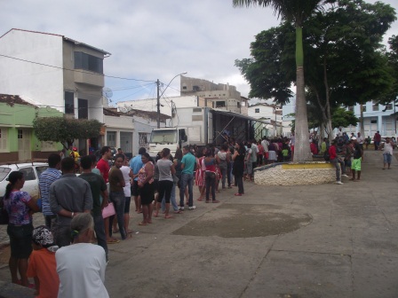 Fila formada para atendimente do Sac (Foto: Iguaí Mix)