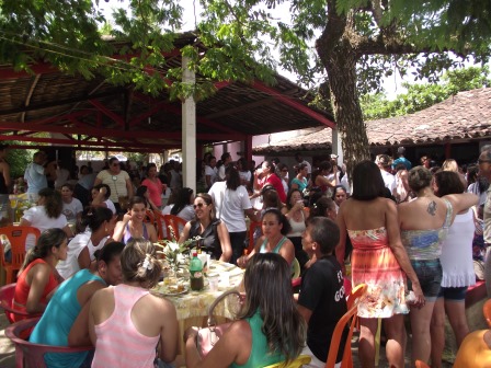 Almoço no Balneário do Barriguinha (Foto: Iguaí Mix)