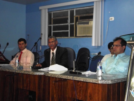 O presidente da câmara, Osmário Rocha, dirigiu mais uma sessão(Foto: Iguaí Mix)