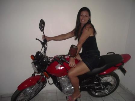 Denilda Gonçalves Correia ganhou uma moto 0 Km(Foto: Iguaí Mix)