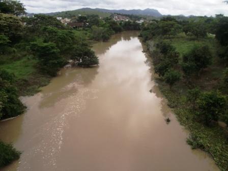 Águas barrentas têm impedido acesso aos rios (Foto: Iguaí Mix)
