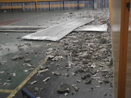 Material retirado será levado para o galpão municipal (Foto: Iguaí Mix)