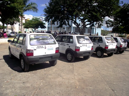 Novos carros da Prefeitura de Iguaí trazem divulgação das belezas naturais do município (Foto: Iguaí Mix)