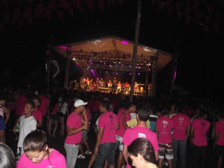 Muita gente compareceu ao Forró Valeu Boi (Foto: Iguaí Mix0