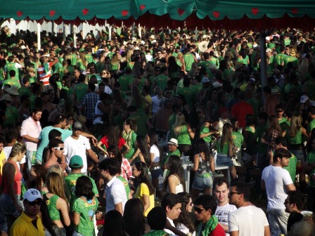 Milhares de pessoas compareceram no Tico Mia (Foto: Iguaí Mix)