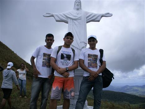 Jovens subiram ao topo da Serra do Ouro (Foto: Luan Soares)