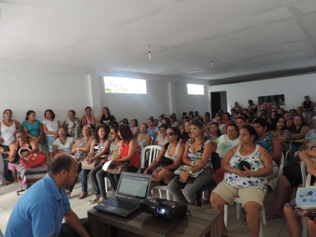 Profissionais da educação compareceram à reunião (Foto: Iguaí Mix)
