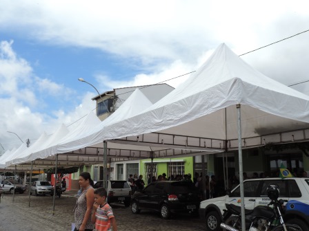 Barracas já estão sendo preparadas para os dias festivos (Foto: Iguaí Mix)