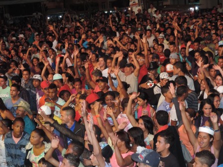 O público agitou na terceira noite de festa (Foto: Iguaí Mix)