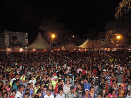 Um grande público compareceu no último dia de festa (Foto: Iguaí Mix)