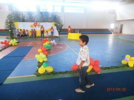 Crianças participaram de desfile (Foto: ECS)
