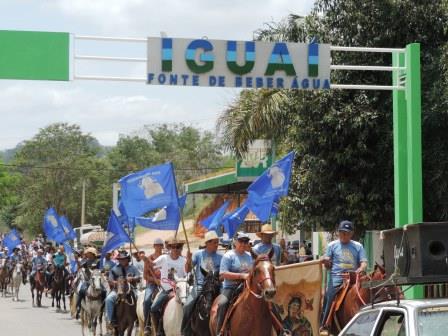 Cavaleiros e Amazonas participaram da Chegada da Bandeira (Foto: Iguaí Mix)