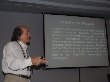 Naomar de Almeida Filho foi um dos palestrantes dos colóquios  (Foto: Iguaí Mix) 