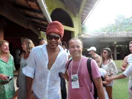 Carlinhos Brown e Cacau Novaes (Foto: Iguaí Mix)