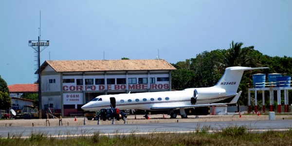 Jatinho de Will Smith no aeroporto de Porto Seguro (Foto: Rodrigo Hadja)