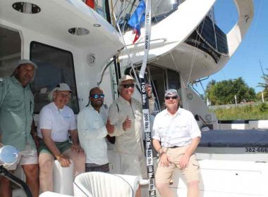 Rei Carlos faz sinal de positivo na foto (Foto: BN)