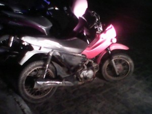 Moto roubada em Iguaí (Foto tirada de celular)