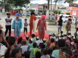 Escolas comemoraram o Dia do Circo (Foto: Iguaí Mix)