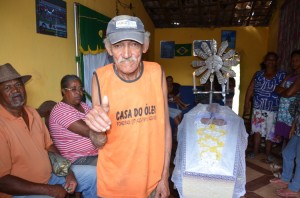 Homem aparece vivo em seu próprio velório