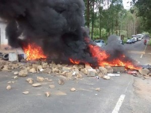 jEQUIRIÇA FEXAMENTO DE RODOVIA