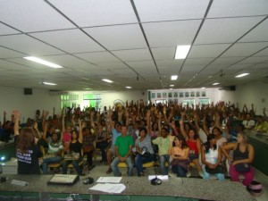 Professores aprovam paralisação (Foto APPI)