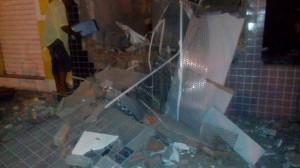 Bandidos detonaram caixas eletrônicos em Ibicuí (Foto: Daniella Lima)
