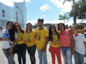 CAPS de Iguaí e Poções juntos na passeata (Foto: Iguaí Mix)