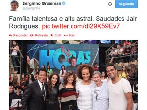 Serginho Groisman publicou foto de Jair e seus filhos, os cantores Luciana Mello e Jair de Oliveira, a nora, Tânia Khallil, e a esposa, Claudine (Foto: Reprodução/Twitter)
