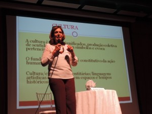 Regina Novaes esteve ontem na Semana de Gestão e Políticas Culturais (Foto: Iguai Mix)