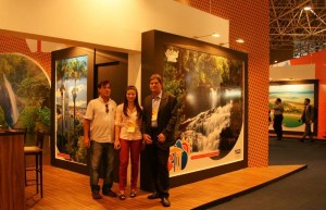 Nelo Ferrari (à direita) representou Iguaí no 3º Salão de Turismo da Bahia (Foto: Sec. Turismo Iguaí)