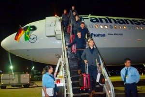 Seleção da Alemanha chegou na manhã deste domingo no Sul da Bahia (Foto: Gazeta Press)