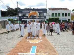 Católicos comemoram o Corpus Christi em Iguaí (Foto: Iguaí Mix)