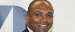 Darrin Gayles, primeiro gay negro a ocupar a cadeira de juiz federal da Flórida (Foto: Reprodução) 