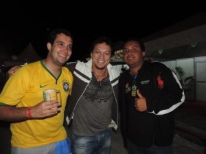 Fábio Lago (centro) com Marcos Galvão (direita) Foto: Iguaí Mix