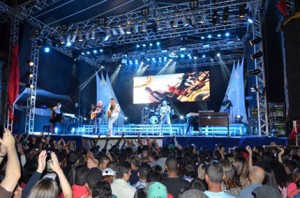 Roupa Nova atraiu milhares de fãs à Festa do Divino (Foto: União Perfeita)