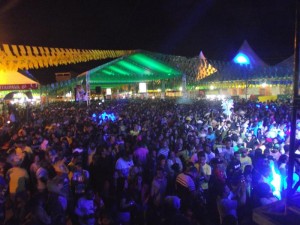 Praça Régis Pacheco de Ibicuí lotada (Foto: Iguaí Mix)