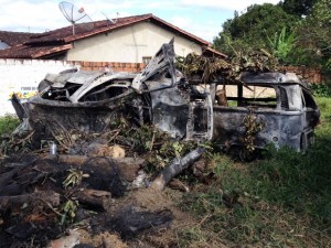 Polícia diz que 18 carros foram incendiados durante ataques em Amargosa (Foto: Ruan Melo/G1)