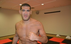 Antônio Pezão após treino no hotel do UFC em Brasília (Foto: Ivan Raupp)